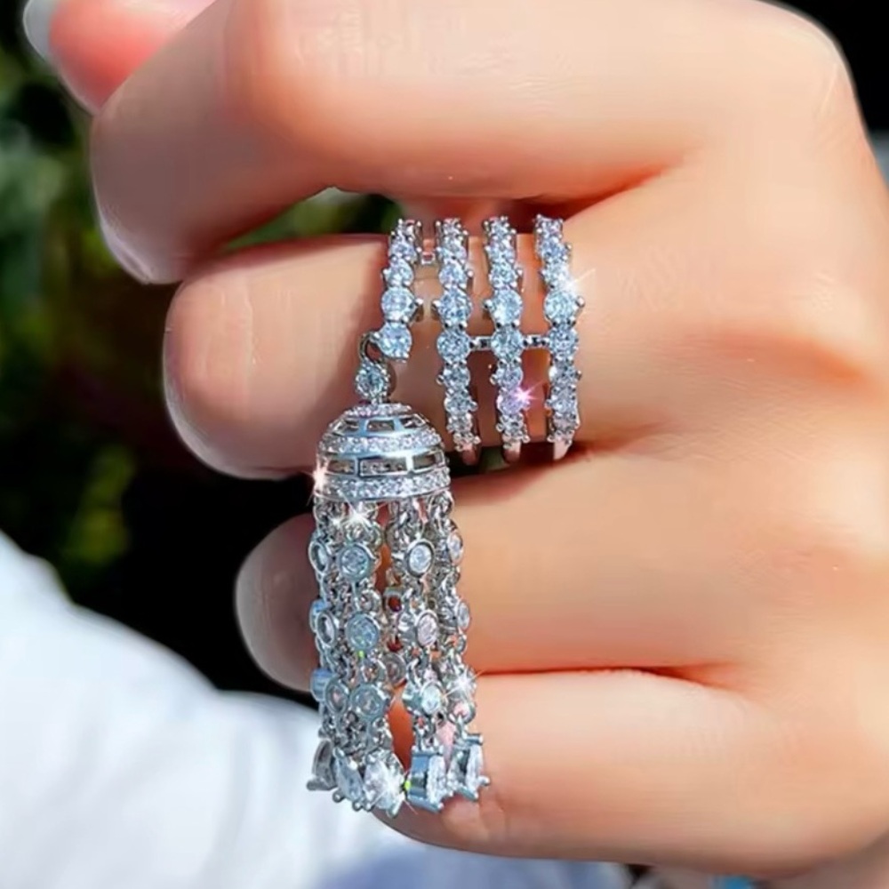 ✨✨✨Elegant 18k WGP Tassel Ring✨✨✨
